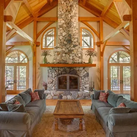 Snowgrass Lodge - River, Mountain Views & Hot Tub